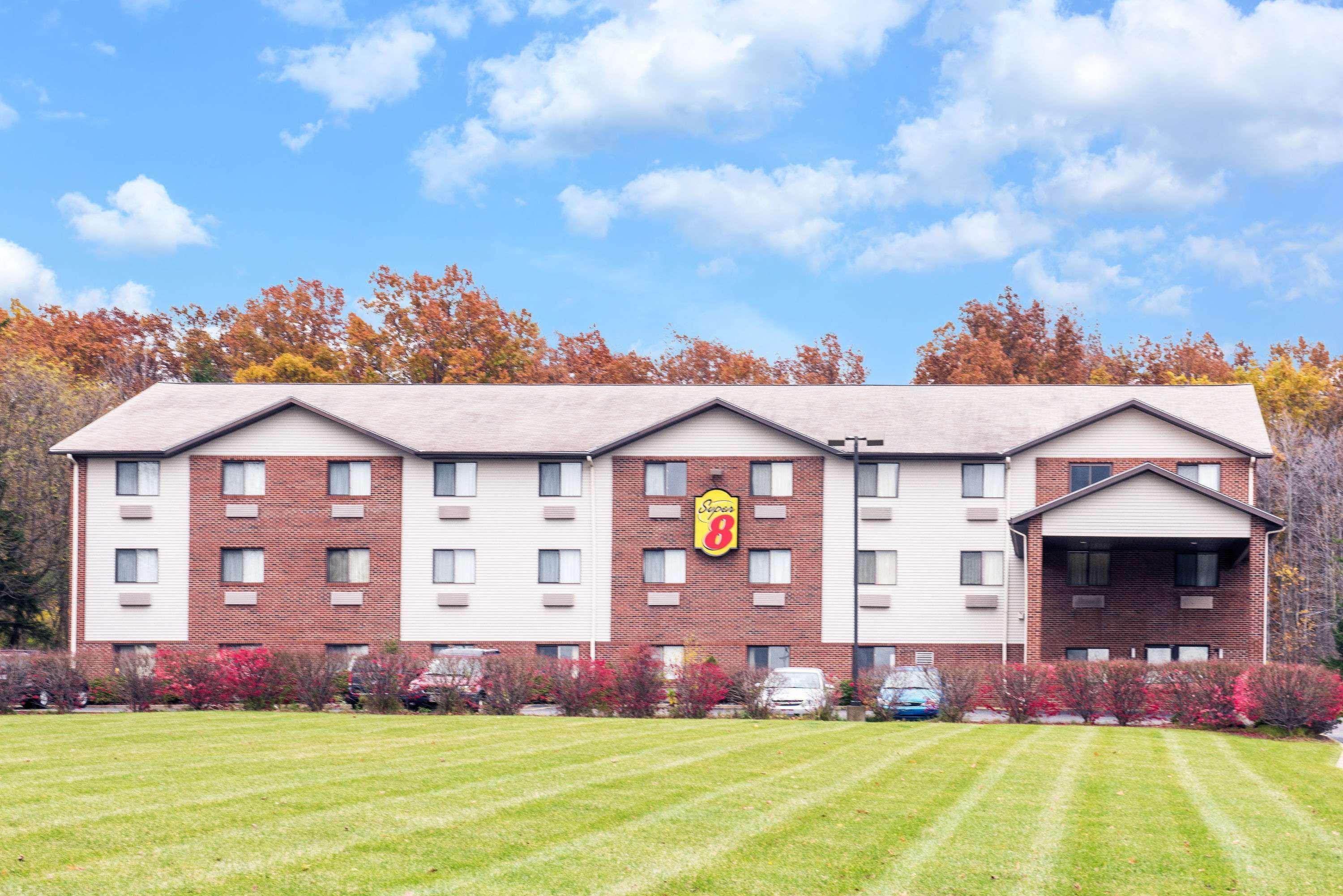 Hotel Super 8 By Wyndham Richfield Cleveland Exterior foto